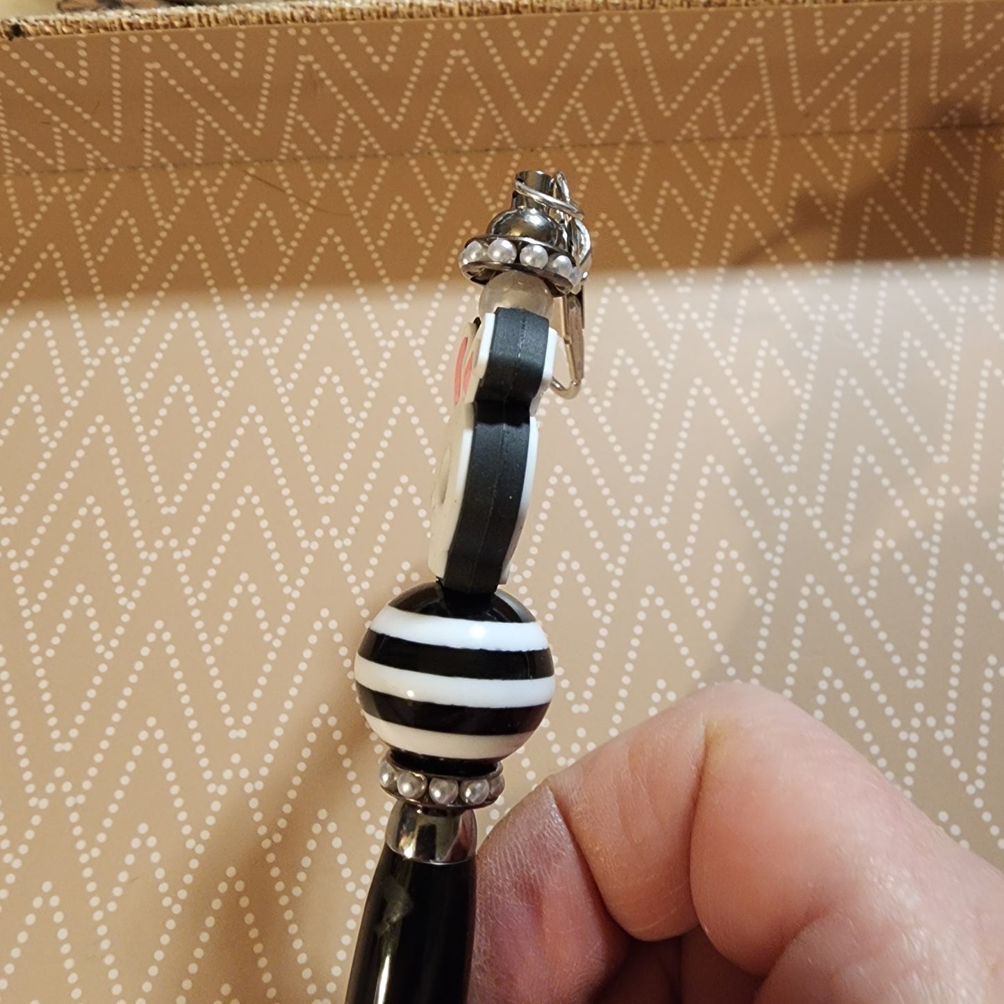 Hand beaded clip-on pen (black)